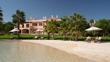 3 outdoor pools, pool umbrellas, pool loungers