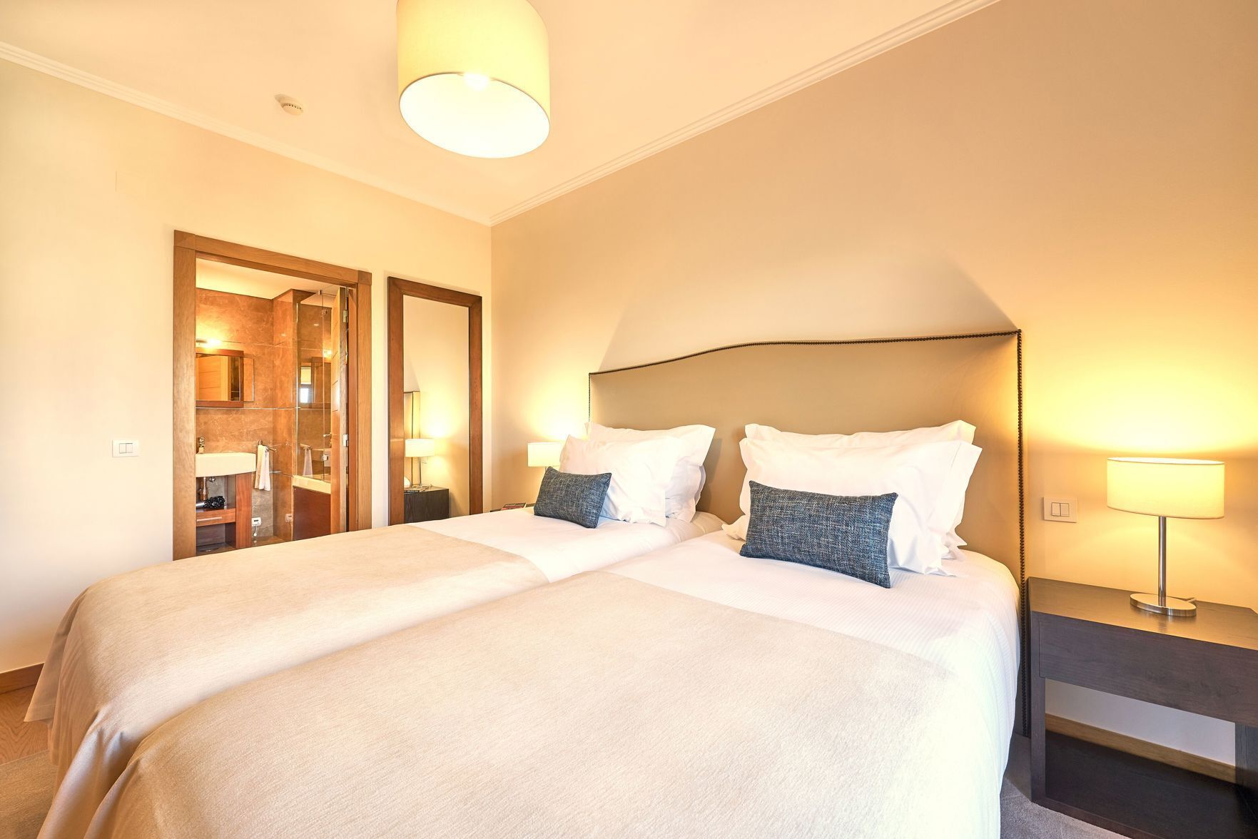 Hypo-allergenic bedding, down comforters, in-room safe