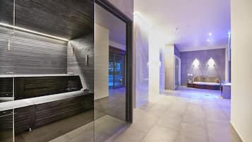 Salas de tratamiento para parejas, sauna y tina de hidromasaje