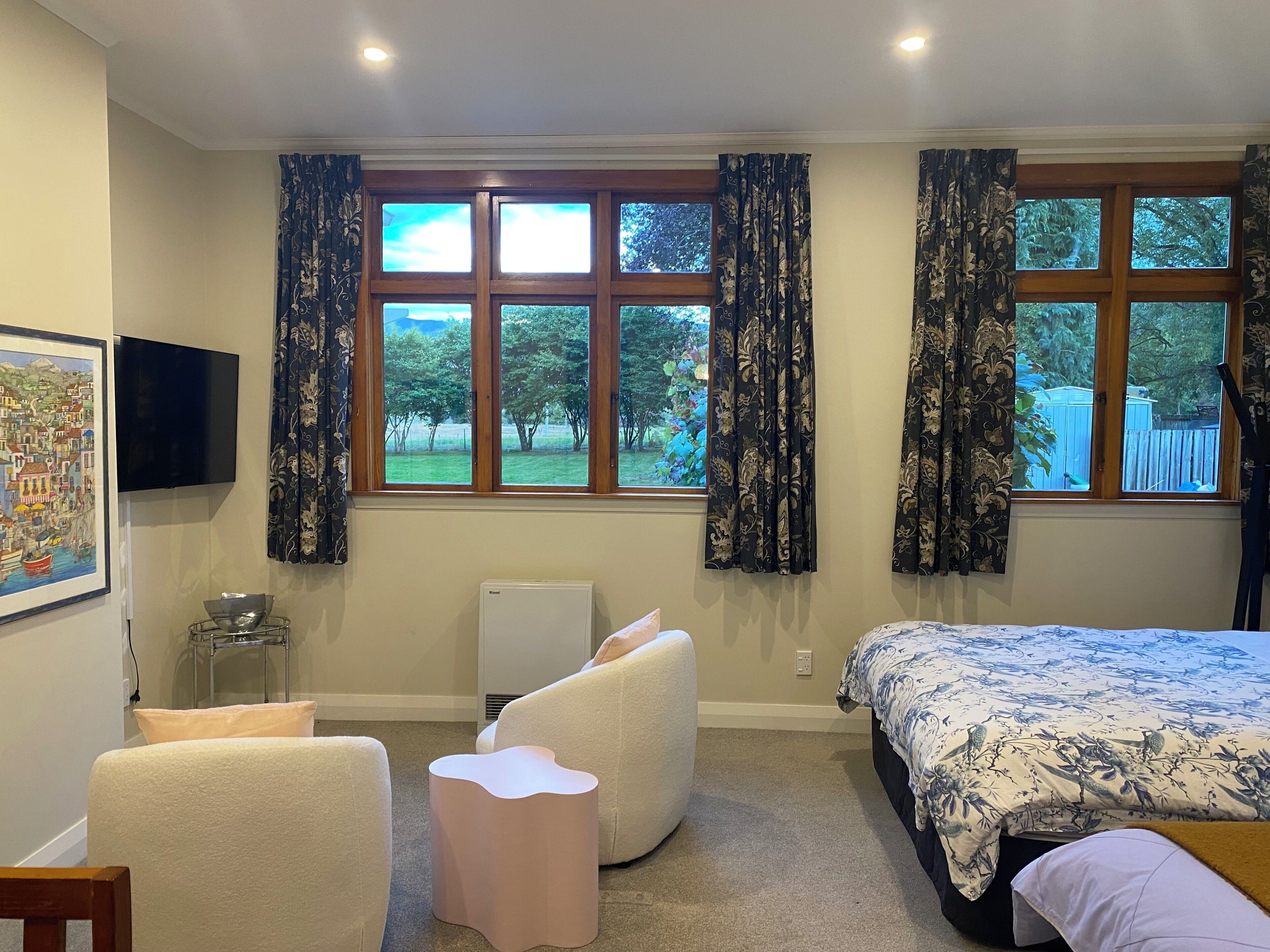 Twin Studio Apartment (Self Catering) | Living area | Flat-screen TV