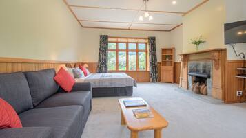 King Studio Apartment (Self Catering) | Laptop workspace, iron/ironing board, free cots/infant beds, travel cot