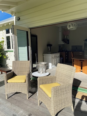 アパートメント ベッド (複数台) (Self Catering) | ノートパソコン用作業スペース、アイロン / アイロン台、ベビーベッド (無料)、WiFi (無料)