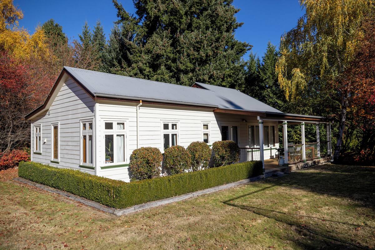 The Cottage (Self-Catering) | Laptop workspace, iron/ironing board, cribs (free), WiFi (free)