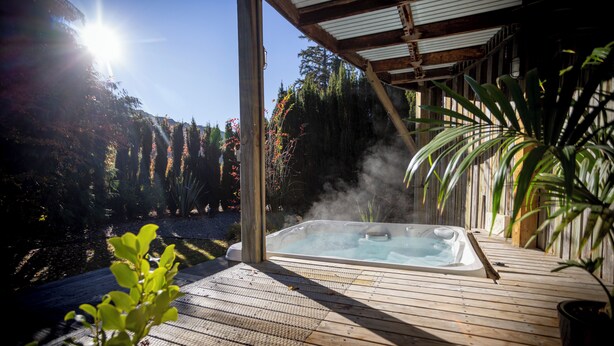 The Barn (Self Catering) | Laptop workspace, iron/ironing board, cribs (free), WiFi (free) - Resort Arrowtown (Speargrass Flat)