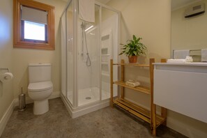 Two-Bedroom Apartment (Self-Catering) | Bathroom - Willowbrook Country Apartments (Speargrass Flat)