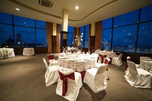 屋内結婚式場