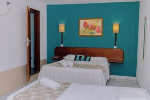 Minibar, cortinas opacas, camas supletorias y wifi gratis