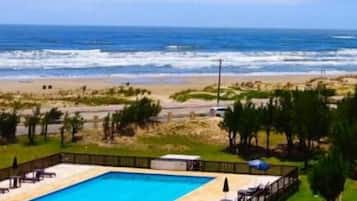 Outdoor pool, sun loungers