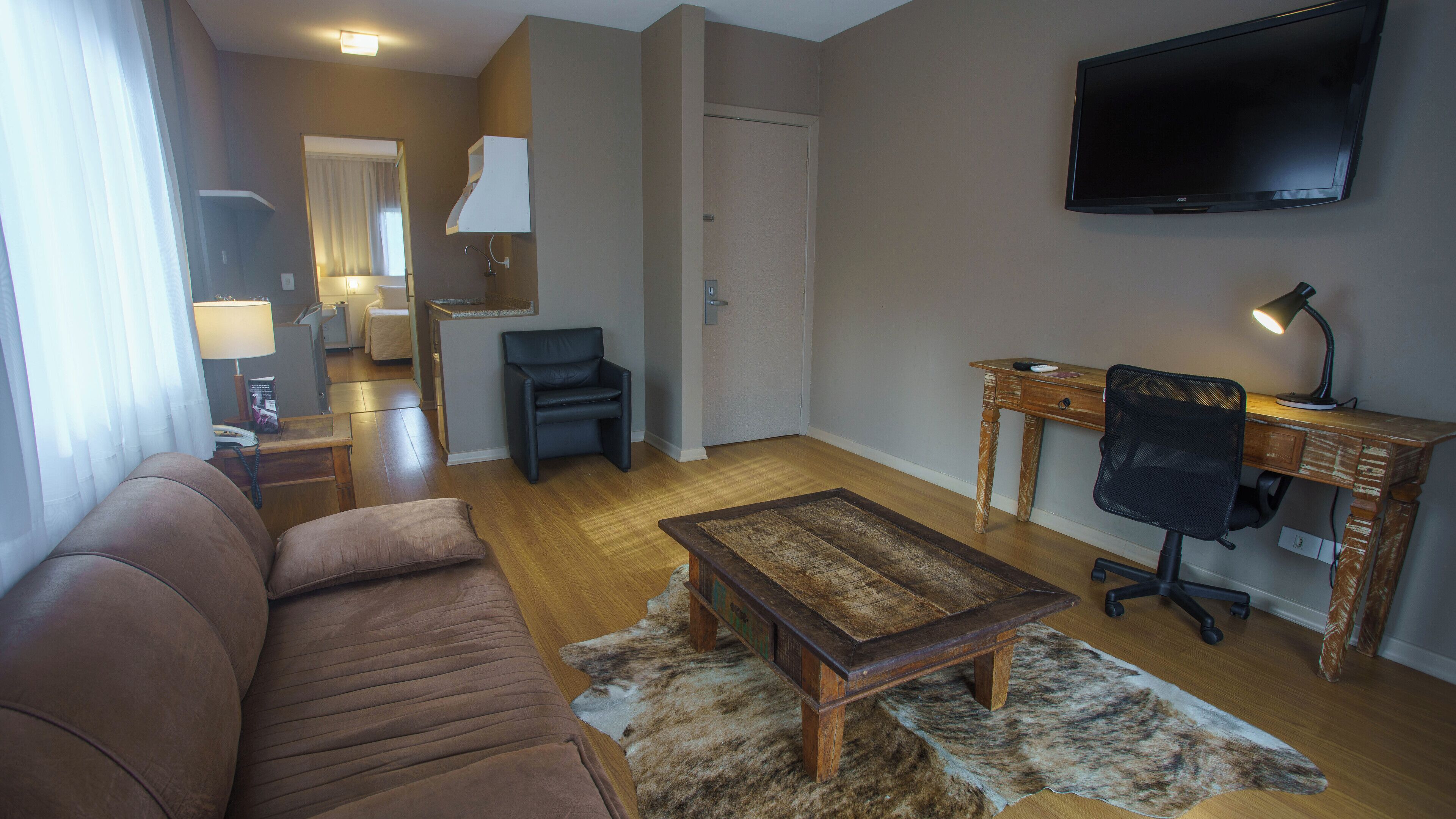 suite | living area | 32-inch lcd tv with cable channels, tv