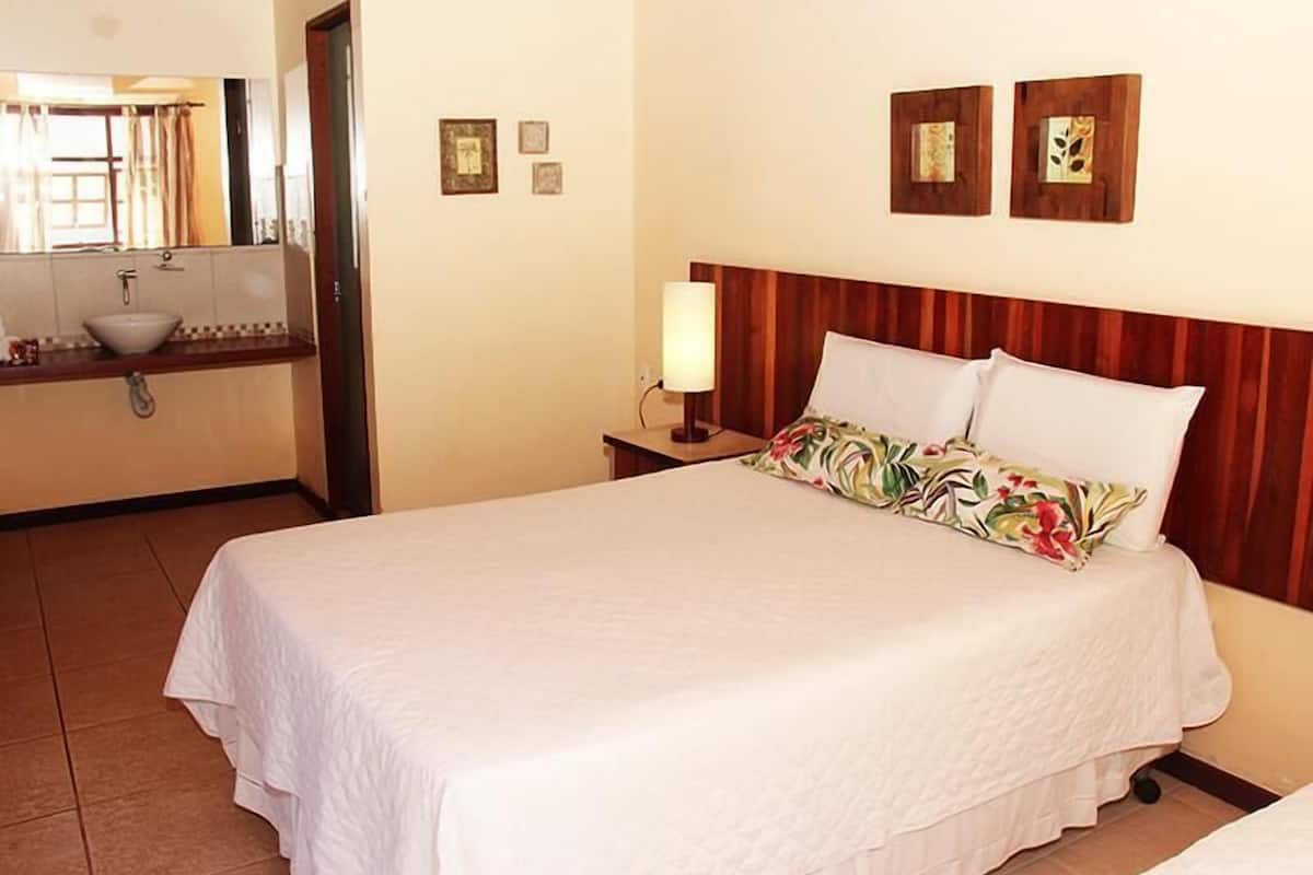 Minibar, cortinas blackout, wifi gratis y ropa de cama