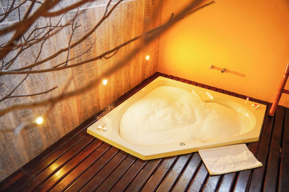 ห้องลักซ์ชัวรี่สวีท (Hidromassagem Interna) | มินิบาร์, ตู้นิรภัยในห้องพัก, Wi-Fi ฟรี, ผ้าปูที่นอน