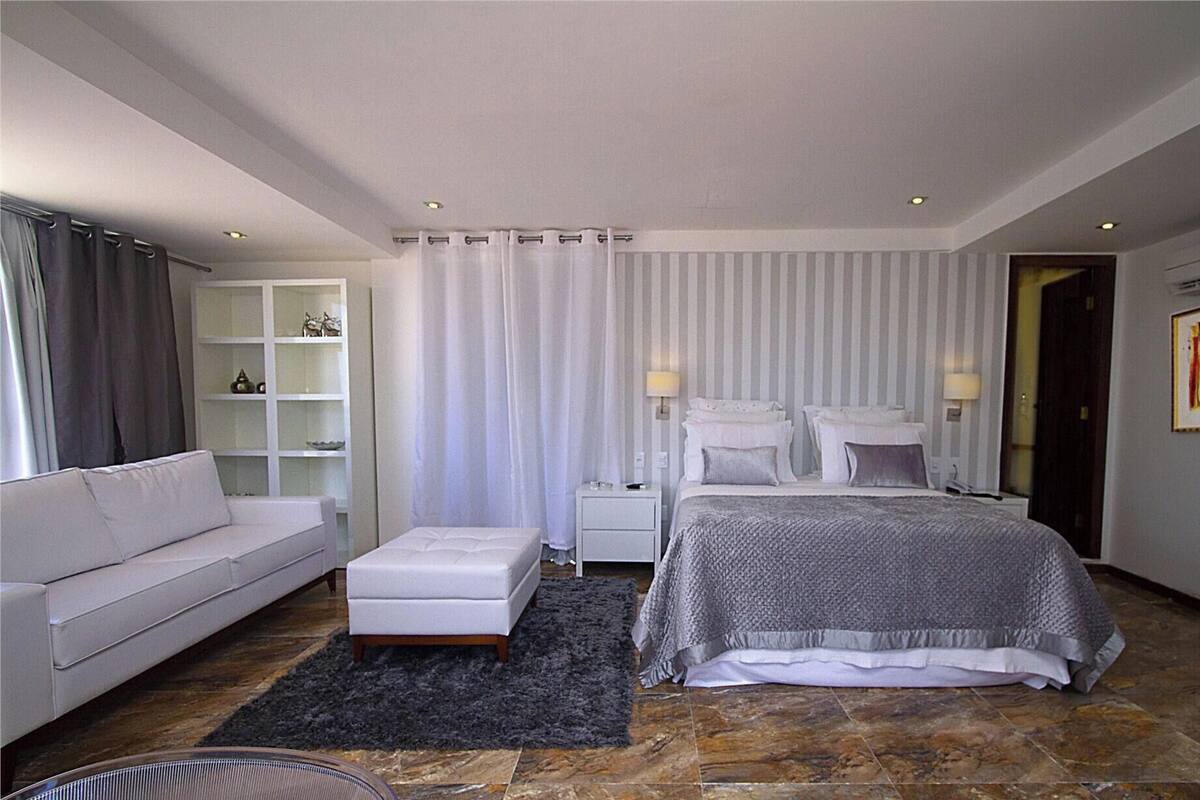 Minibar, in-room safe, free WiFi, bed sheets