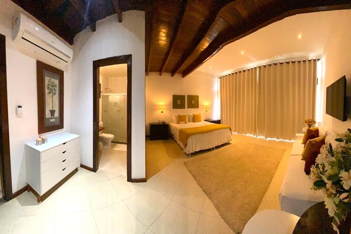 Familienzimmer, 1 Schlafzimmer, Blick auf den Innenhof | 1 Schlafzimmer, Minibar, Zimmersafe, kostenloses WLAN