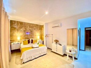 Minibar, caja de seguridad en la habitación, wifi gratis y ropa de cama 