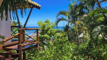 Bangalô, banheira de hidromassagem, vista para o mar | Vista do quarto