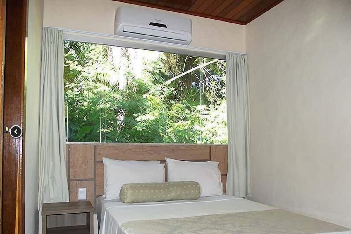 Minibar, caja fuerte, escritorio y cortinas opacas