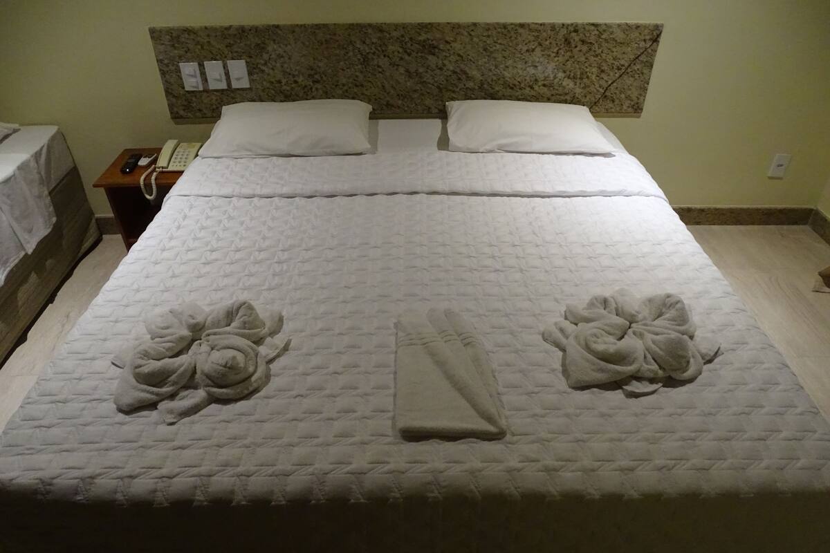 standard room | minibar, bed sheets