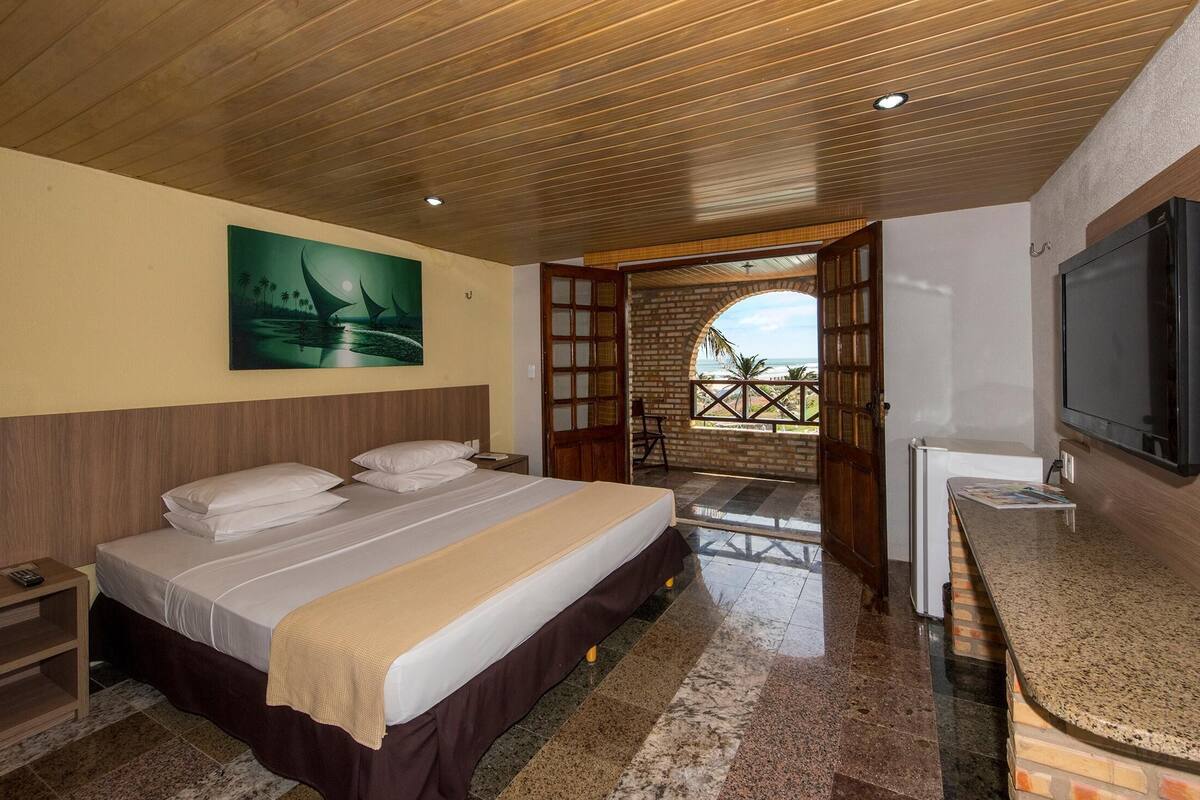 2 bedrooms, minibar, in-room safe, desk