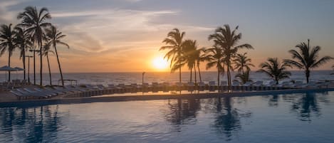 Outdoor pool, sun loungers