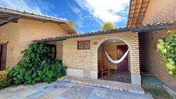 Chalet Junior, pemandangan kebun | Brankas, tempat tidur bayi gratis, dan seprai linen