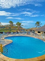 3 piscinas al aire libre