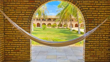 Appartement, vue parc | Coffres-forts dans les chambres, lits bébé (gratuits), draps fournis