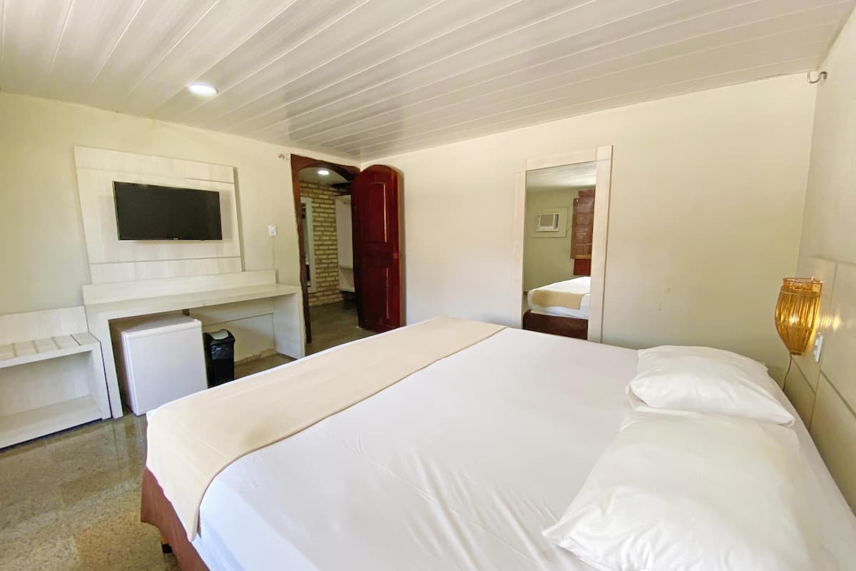 In-room safe, free cribs/infant beds, bed sheets