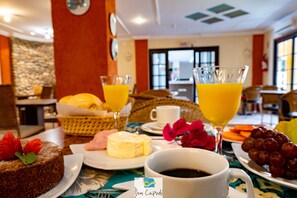Free daily buffet breakfast