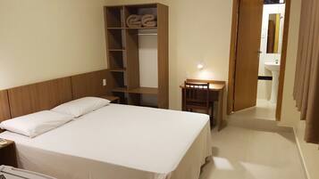 Roupas de cama de algodão egípcio, frigobar, escrivaninha