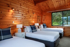 Korimako Two Bedroom | Desk, free WiFi, bed sheets