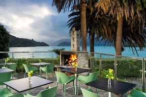 Breakfast and dinner served, al fresco dining