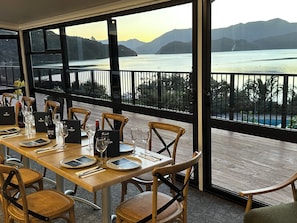 Breakfast and dinner served, al fresco dining