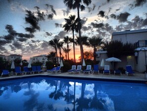 2 outdoor pools, sun loungers - Hilltop Gardens (Paphos)