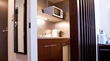 Premium bedding, down comforters, desk, free WiFi