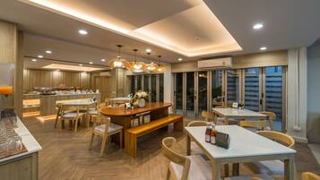 Daily English breakfast (THB 350 per person)