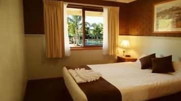 1 bedroom, iron/ironing board, cots/infant beds, bed sheets