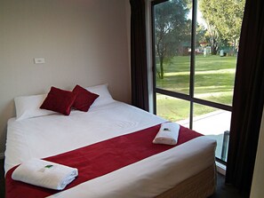 1 bedroom, iron/ironing board, cots/infant beds, bed sheets - Cobram Barooga Golf Resort (Barooga)