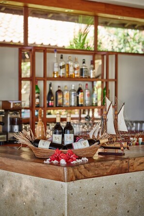 Bar (on property) - Cocotinos Sekotong, a Boutique Beach Resort & Spa (Sekotong Barat)