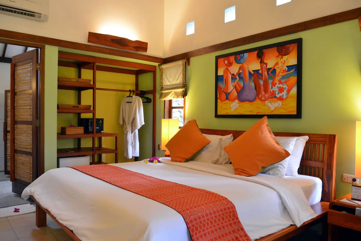 1 bedroom, Egyptian cotton sheets, premium bedding, Select Comfort beds