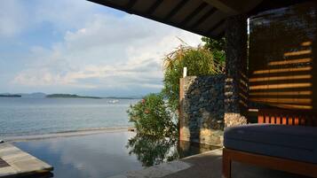 Vista para praia/oceano