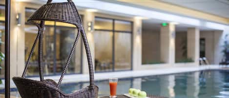 Indoor pool, sun loungers