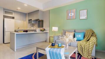 Hochwertige Bettwaren, Daunenbettdecken, Zimmersafe, Schreibtisch