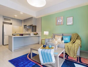 Hochwertige Bettwaren, Daunenbettdecken, Zimmersafe, Schreibtisch