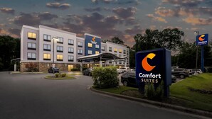 A hotel with a modern design, featuring a central entrance with a covered walkway, multiple floors, and a parking area. - Comfort Suites New Bern near Cherry Point (New Bern)