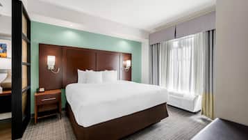 Suite, 1 King-Bett und Schlafsofa, Nichtraucher, Whirlpool | Schreibtisch, laptopgeeigneter Arbeitsplatz, Verdunkelungsvorhänge