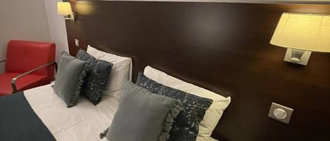Superior Queen Room | 1 bedroom, in-room safe, free WiFi, alarm clocks