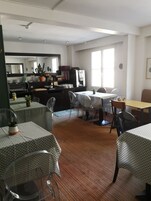 Desayuno buffet todos los días (con cargo)