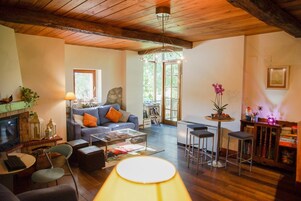 36-inch flat-screen TV with cable channels, TV