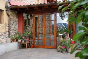 Breakfast, lunch, dinner served; Basque cuisine  - Hotel Restaurante Usategieta (Oiartzun)