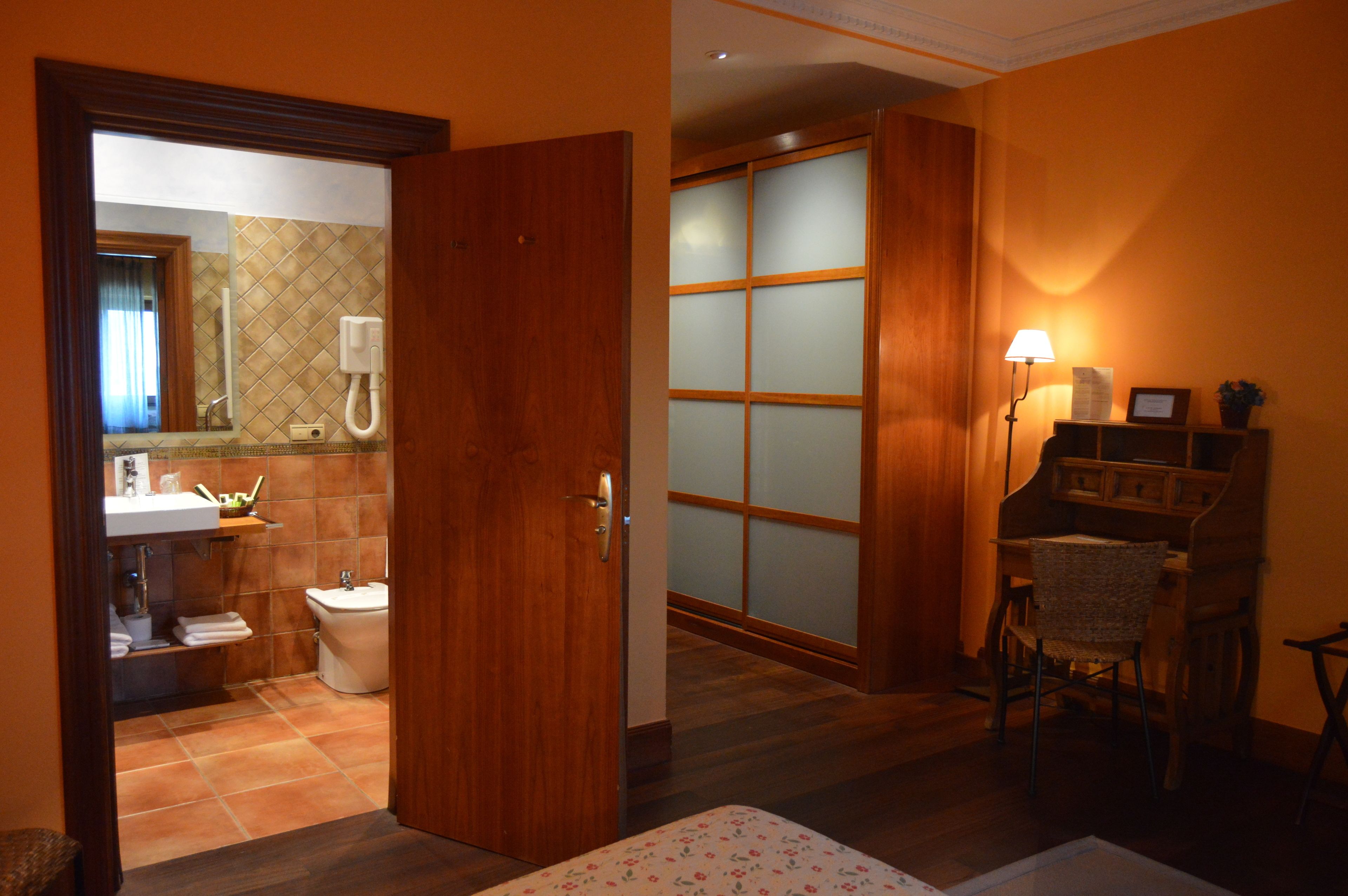 double room single use | minibar, desk, free wifi, bed sheets